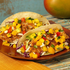 Tacos de pollo y mango.