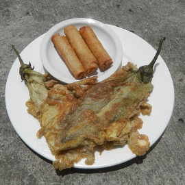 Tortang Talong o tortilla de berenjena filipina. 