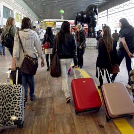 La población española se ha reducido en 26.051 personas entre enero y junio.- EFE