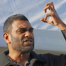 Kumi Naidoo, director ejecutivo de Greenpeace Internacional, en una intervención en la Cumbre por el Clima, en París. REUTERS/Jacky Naegelen