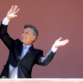 El presidente de Argentina, Macri, baila en el balcón de la Casa Rosada. REUTERS