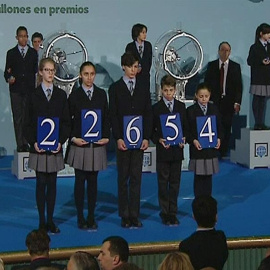 El primer premio del sorteo extraordinario de El Niño, el 22654. EFE