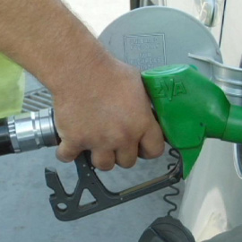 El precio del combustible no era tan bajo desde 2009