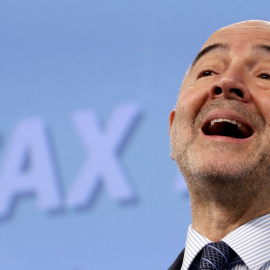 El comisario de Asuntos Económicos y Monetarios, Pierre Moscovici, durante la rueda de prensa en la que ha presentado las medidas para evitar la elusión fiscal de las grandes empresas. REUTERS/Francois Lenoir