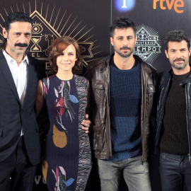 Los actores Nacho Fresneda, Aura Garrido, Rodolfo Sancho y Hugo Silva, durante la presentación en Matadero de la segunda temporada de la serie de televisión "El Ministerio del tiempo". /EFE