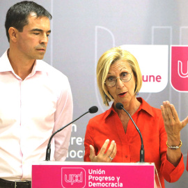 Rosa Díez junto a Andrés Herzog, en una rueda de prensa de UPyD. EFE