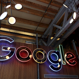 Logo Google. REUTERS/Peter Power