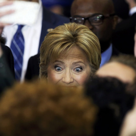 La aspirante a ser candidata demócrata a la Presidencia de EEUU, Hilary Clinton, celebra su victoria en Carolina del Sur. REUTERS/ Randall Hill