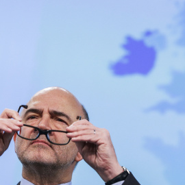 Pierre Moscovici, comisario europeo de Asuntos Económicos y Financieros, presenta las previsiones económicas de invierno de la UE durante una rueda de prensa en la sede de la Comisión Europea en Bruselas, Bélgica 4 de febrero de 2016. REUTE