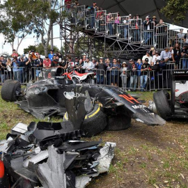 Así quedó el coche de Fernando Alonso tras el accidente. / EFE