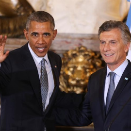 El presidente de los Estados Unidos, Barack Obama, y su homólogo de Argentina, Mauricio Macri, posan durante la rueda de prensa tras su encuentro en la Casa Rosada. EFE/David Fernandez