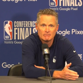 El entrenador de la NBA, Steve Kerr, tras el tiroteo de Texas: "¿Cuándo vamos a hacer algo?"