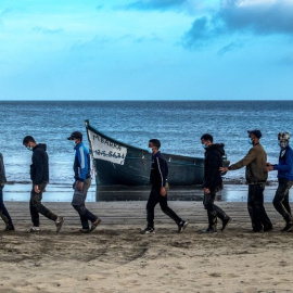 El fotoperiodista Javier Bauluz, sancionado por la ley mordaza mientras cubría la llegada de una patera de refugiados