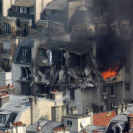 Estado en el que ha quedado el edificio tras la explosión. / AFP