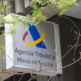 Cartel de una administración de Agencia Tributaria en Madrid. E.P.