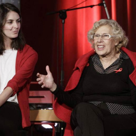 Rita Maestre y Manuela Carmena durante la presentación de la programación navideña en Madrid. | DAVID GONZÁLEZ (EFE)