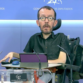 Echenique: "Invitar a un delincuente fugado a un funeral de Estado deja claro qué significa la monarquía en Reino Unido y en España"