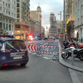 La Gran Vía de Madrid, cortada por la Policía.