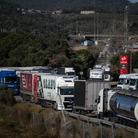 Los agricultores inician el bloqueo a París mientras el presidente Macron culpa a España e Italia de "competencia desleal"