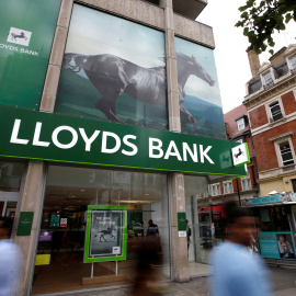 Una oficina de Lloyds Bank en la londinense Oxford Street. REUTERS/Peter Nicholls