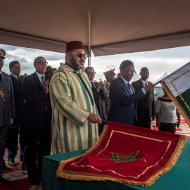 El rey de Marruecos, Mohammed VI, en un acto junto al presidente de Madagascar, Hery Rajaonarimampianina. - REUTERS