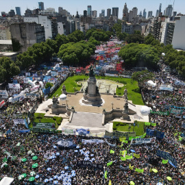 Argentina se echa a la calle para protestar contra el gobierno del 'shock' de Milei