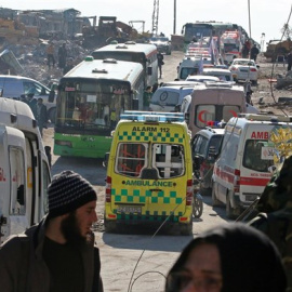 Vehículos de evacuación en Siria. REUTERS