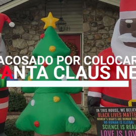 Acosado por colocar un Santa Claus negro