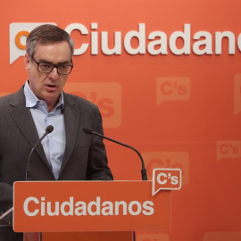 El vicesecretario general de Ciudadanos (C's), José Manuel Villegas, durante la rueda de prensa que ha ofrecido esta mañana. EFE/J. J. Guillén