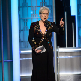 Meryl Streep pronuncia su discurso tras recoger el premio Cecil B.De Mille a toda su carrera en la gala de los Globo de Oro. EFE