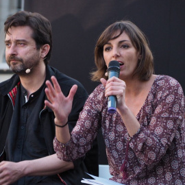 La eurodiputada de Podemos Lola Sánchez, junto al diputado de Unidos Podemos Rafael Mayoral, en una imagen de archivo.