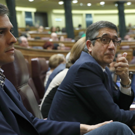 Pedro Sánchez y Patxi López, en el Congreso. EFE