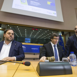 Junqueras, Puigdemont i Romeva, al Parlament Europeu. EFE - STEPHANIE LECOCQ