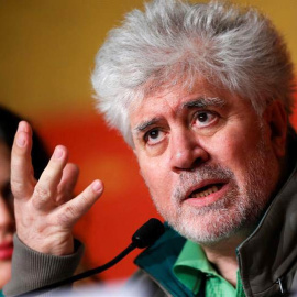 Fotografía de archivo del cineasta español Pedro Almodóvar durante la rueda de prensa de su película "Julieta" en la 69 edición del Festival de Cannes (Francia), el 17 de mayo de 2016. | EFE