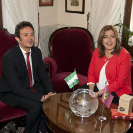 La presidenta de la Junta de Andalucía, Susana Díaz, junto al alcalde de Cádiz, José María González 'Kichi', durante la reunión mantenida en el Ayuntamiento gaditano. EFE/Román Ríos