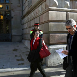 El exconseller de la Presidencia Francesc Homs a su llegada a la sede del TSJCat, donde se celebra la tercera jornada del juicio por la consulta independentista del 9N. EFE/Toni Albir