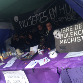 Ocho mujeres comienzan una huelga de hambre indefinida en el centro de Madrid. PÚBLICO