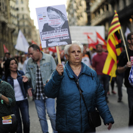 Un pensionista en una manifestación en Barcelona. AFP/Josep Lago