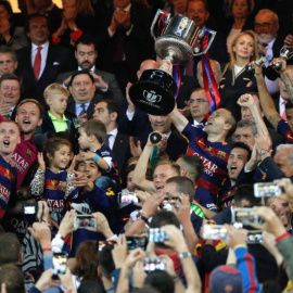 Los jugadores del FC Barcelona celebran su triunfo en la final de la Copa del Rey 2016 frente al Sevilla FC. EFE