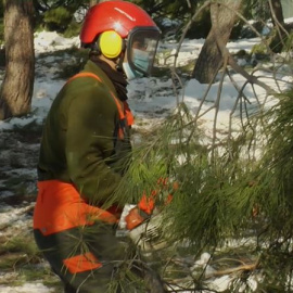 Los trabajadores esenciales, a temperaturas bajo cero y sin el material necesario