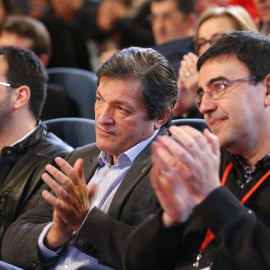 Javier Fernández, Mario Jiménez y Antonio Hernando en el foro económico del PSOE. E.P.