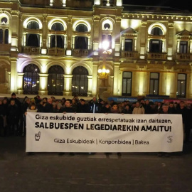 Manifestación que pide que Izar se quede con su madre