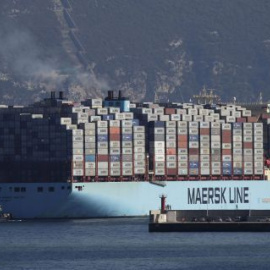 El barco 'McKinney Moller', de Maersk Line, a su salida del puerto de Algeciras. EFE/A.Carrasco Ragel