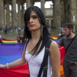 Activistas en favor de los derechos de las personas LGTBi se manifiestan en Colombia a favor del matrimonio igualitario. AFP