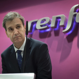 El presidente de RENFE, Juan Alafaro, durante la rueda de prensa que ofreció después de que la CNMC haya multado con 65 millones de euros al grupo Renfe por limitar la competencia en el transporte de mercancías. EFE/Luca Piergiovanni