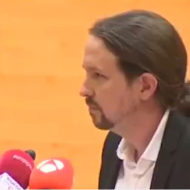 Abucheos a Pablo Iglesias durante una intervención en el campus de Somosaguas