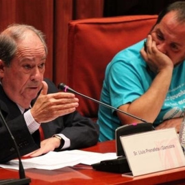 Lluís Prenafeta, junto al entonces diputado de la CUP David Fernández, en su comparecencia en el Parlament. E.P.