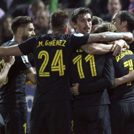 Los jugadores del Atlético de Madrid celebran el primer y único gol del equipo madrileño.- EFE