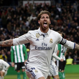 Sergio Ramos celebra su gol al Betis. | EFE