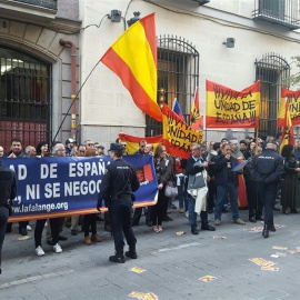 Protesta frente al Ateneo en un acto de Artur Mas. EUROPA PRESS